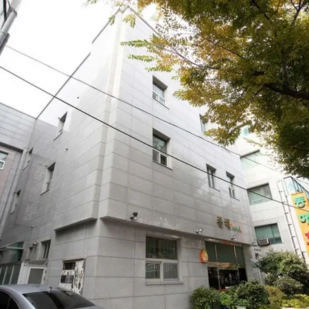 Jeju Donghae Hotel Отели рядом с Аэропорт Чеджу