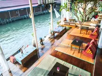 At Casa Guesthouse Amphawa