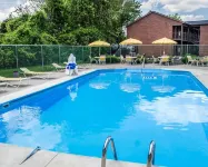 Super 8 by Wyndham Sandusky - Pools