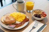 Hampton Inn Lacrosse/Onalaska - breakfast