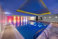 Mövenpick Sarajevo Bristol - مسبح