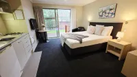 Tower Junction Motor Lodge- Motel with Airport and Railway Station Shuttle Service