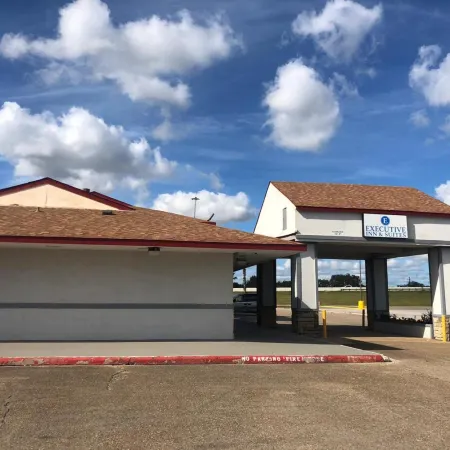 Executive Inn & Suites