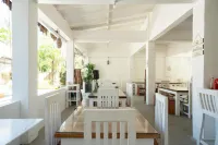 Costas De Liwa Bar & Beach Resort - Desayuno