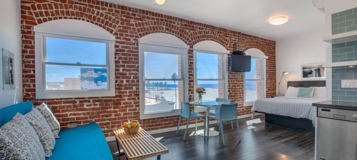 Venice Breeze Suites Hotels in Los Angeles