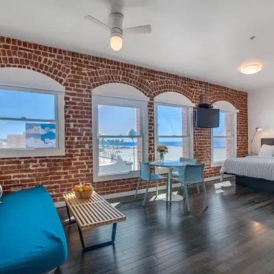 Venice Breeze Suites Отели рядом с достопримечательностью «Парк развлечений Pacific Park»