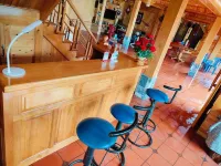 Hmong Wooden Home - bar