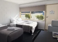 The Swiss Motel - parking
