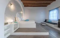 Eiriana Luxury Suites - Pools