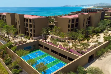 JW Marriott Los Cabos Beach Resort & Spa Отели рядом с достопримечательностью «Puerto Los Cabos»