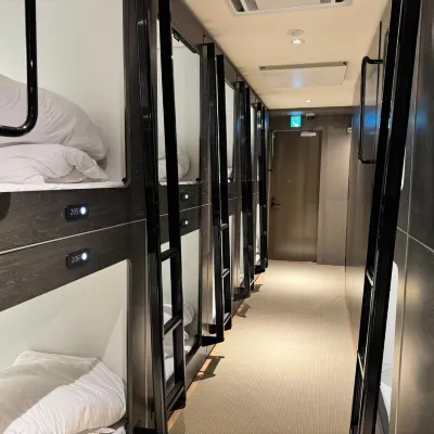 Capsule Hostel Suzumoriya Отели рядом с достопримечательностью «Конгресс-центр Sumida Industry Hall»