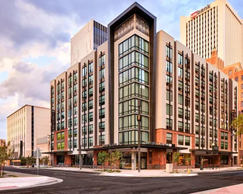 Hyatt Place Phoenix/Downtown Các khách sạn gần Sân bóng chày Chase Field