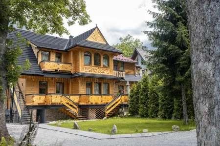 Apartamenty Villowe - Zakopane Centrum Отели рядом с достопримечательностью «Велька Крокев»