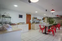 Adams Hotel - sarapan