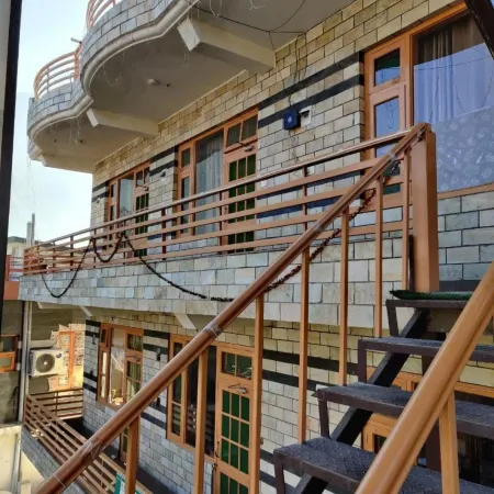 Mathan View Homestay - 3Min Drive to Kullu-Manali Airport