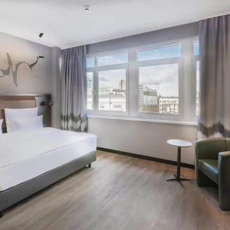 TITANIC Comfort Kurfürstendamm Отели рядом с достопримечательностью «Торговый центр Europa-Center»