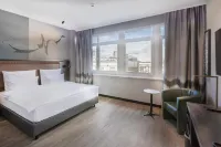TITANIC Comfort Kurfürstendamm Hotels near Zoo Berlin