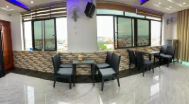 MV Hotel Phu Xa Temple周辺のホテル