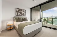 Kangaroo Point Apartments by Urban Rest Hotels near The Tip