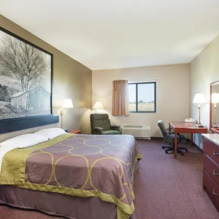 Super 8 by Wyndham Iola KS Hotels in Iola