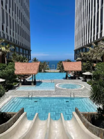 曼達拉海濱漂流木度假村 酒店