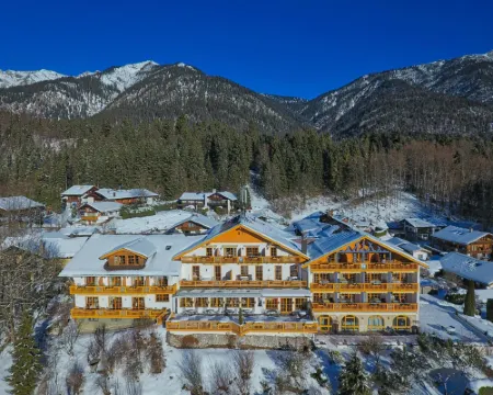 โรมันทิค อัลเพนโฮเทล วักเซินซไตน์ โรงแรมในGrainau