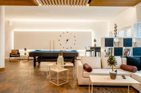 Apart Hotel Deutschmeister Отели в г. Лауда-Кёнигсхофен