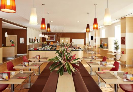 1. 이비스 아다나..