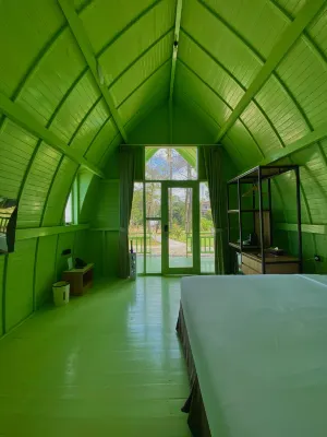 Cabin Geulis Cisarua Puncak Hotels in Cipayung Girang