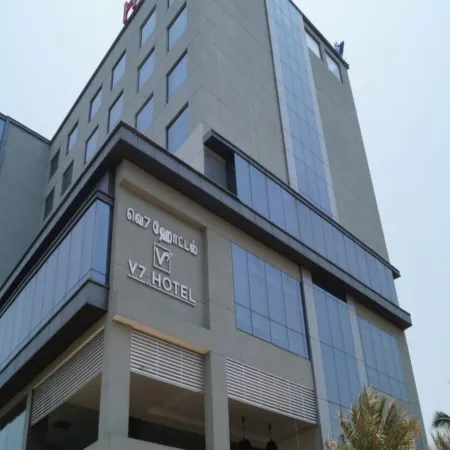 V7 Hotel