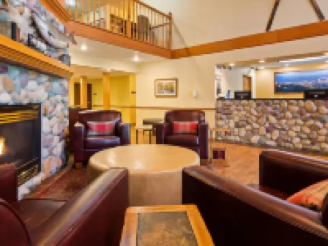 Duluth Inn & Suites Near Spirit Mountain Hotels in Duluth