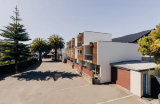Sumner Bay Motel Hotels near Mount Pleasant