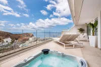 Grand Horizon Luxury Boutique Apartments - Bathtub