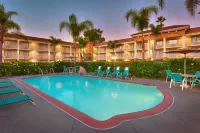 Cortona Inn and Suites Anaheim Resort - piscine