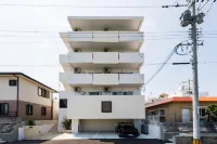 Minato Chatan Seaside Condominium - 2 estrellas