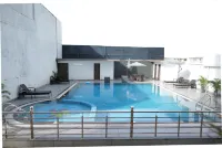 The Emerald Grand - Rooftop Pools
