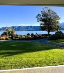 Fiordland Lakeview Motel and Apartments - Mountain view