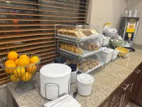 Super 8 by Wyndham Mt. Vernon IL - breakfast