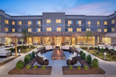 Courtyard Wayne Fairfield Hotel a Wayne