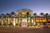 SpringHill Suites Orlando at Millenia Hotel in zona DeVry University