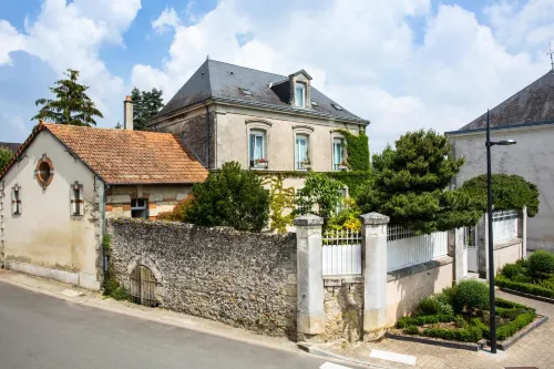 Logis Hôtels Restaurant la Mère Hamard Hotels in Ambillou