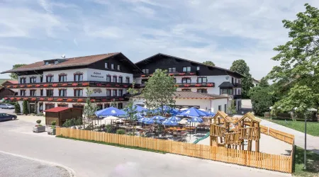 Hotel Räucherhansl Отели в г. Дингольфинг-Ландау