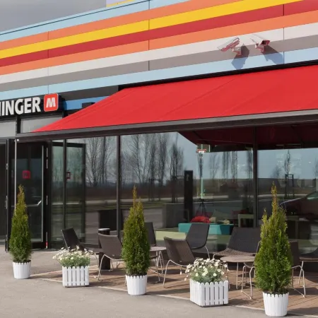 Meininger Hotel Berlin Airport Отели рядом с достопримечательностью «Дворец Кёпеник»
