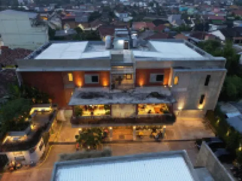 Rattanhaus Premiere Hotel di 