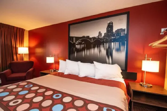 Super 8 by Wyndham Brooklyn Center/Mpls