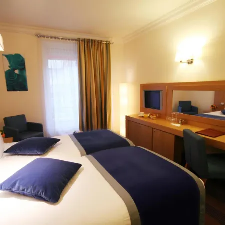 Westside Arc de Triomphe Hotel