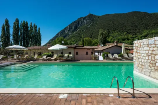 Guesia Village Hotel e Spa Отели в г. 