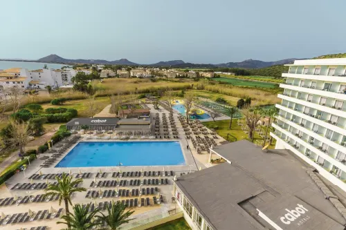 รีสอร์ทที่มีสปาสำหรับครอบครัว Cabot Pollensa Park