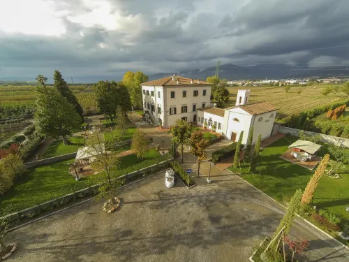 Relais Villa Scarfantoni B&B Hotels in Montemurlo