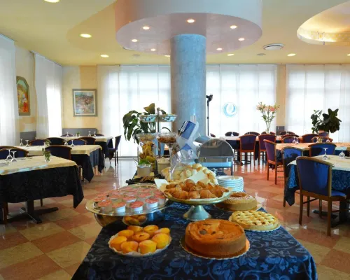 Hotel Eden Makanan Photos